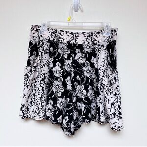 Free People Black and White Floral Shorts Size 4